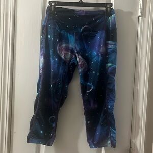 Tank & Galaxy capri length leggings (M)